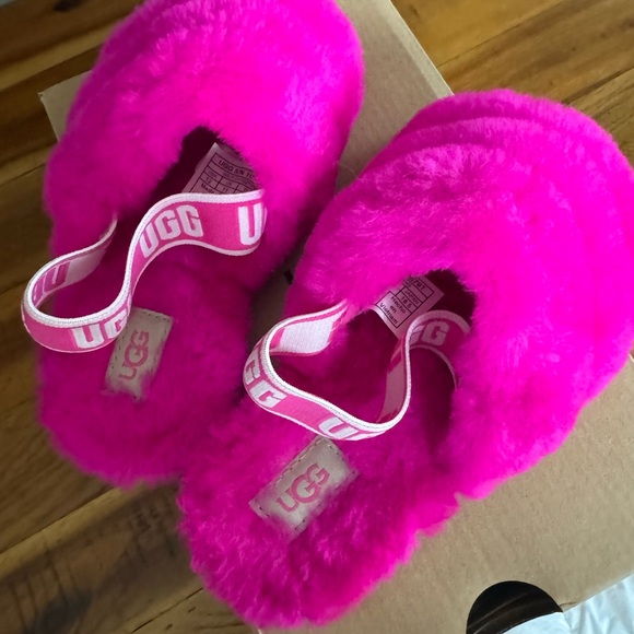 UGG Vibrant Pink Fluffy Slides - Picture 3 of 4